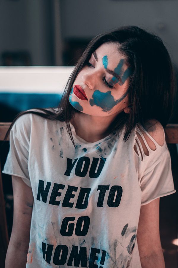 Girl with face pain wearing t shirt